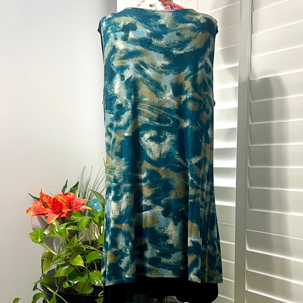 LOGO Layers by Lori Goldstein Printed Knit Tank - Picture 2 of 4